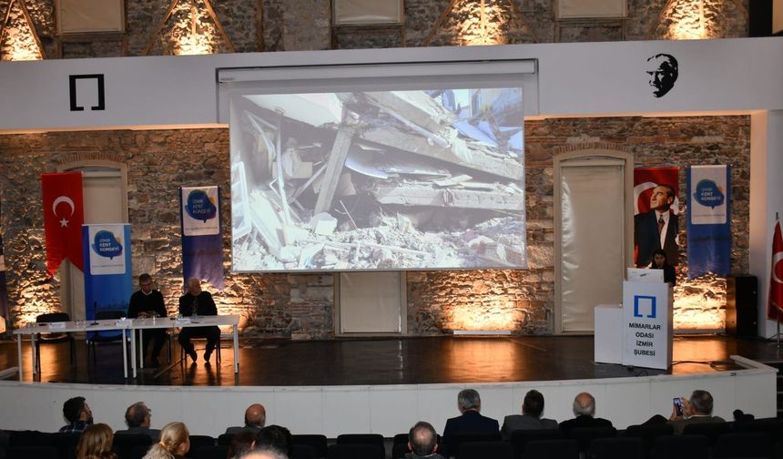 İzmir’de Depremle Yaşam Sempozyumu yapıldı